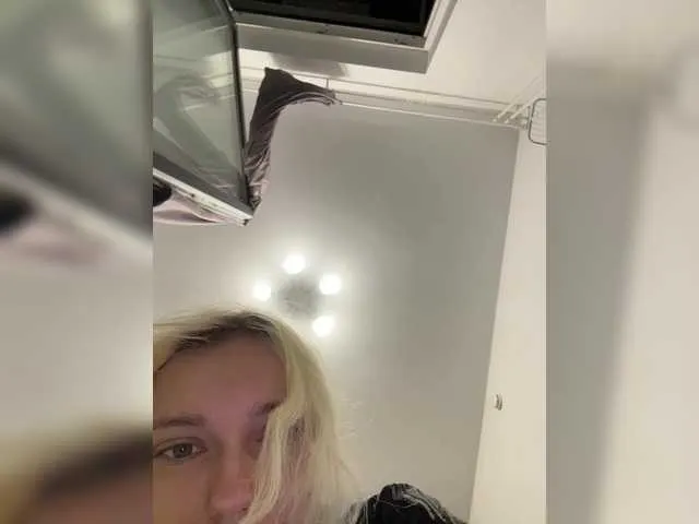 xunybany free chat on liveonude Image 18