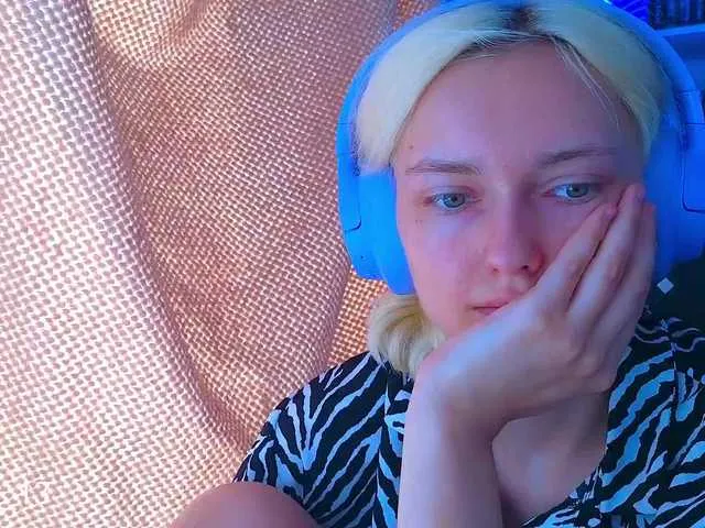 xunybany free chat on liveonude Image 3