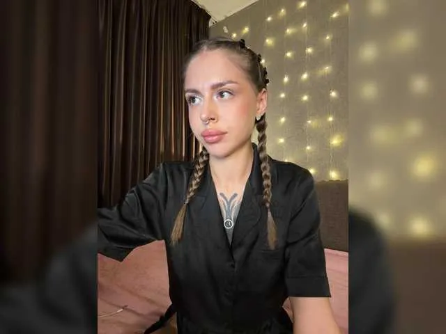 liz_holmes free chat on liveonude Image 16