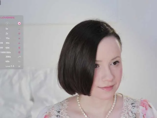 -FemaleEssence- free chat on liveonude