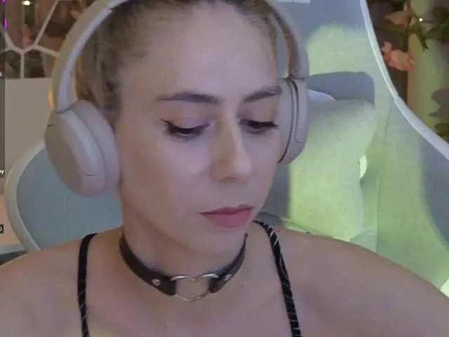 cherrysweex free chat on liveonude Image 4