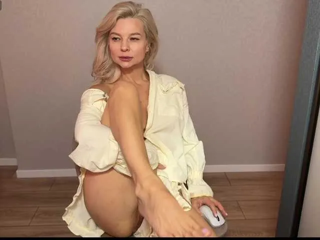 miacolucci_18 free chat on liveonude Image 17