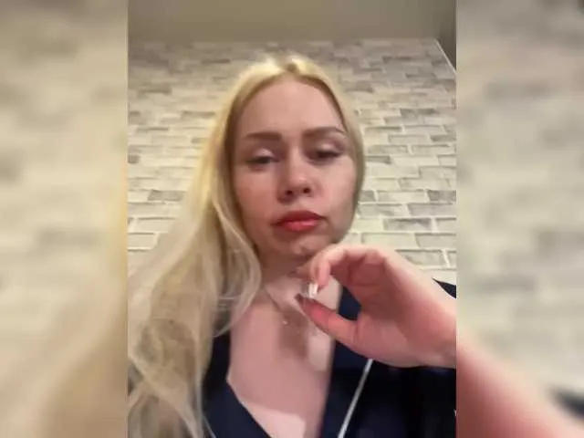 MiaLiaHot free chat on liveonude Image 6