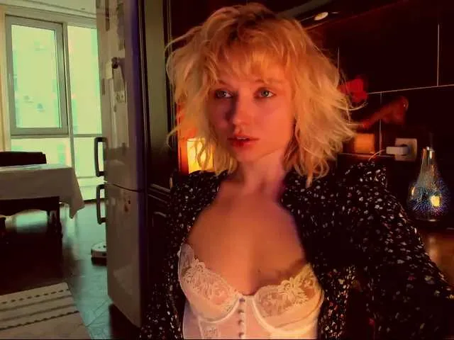 A-Huli free chat on liveonude