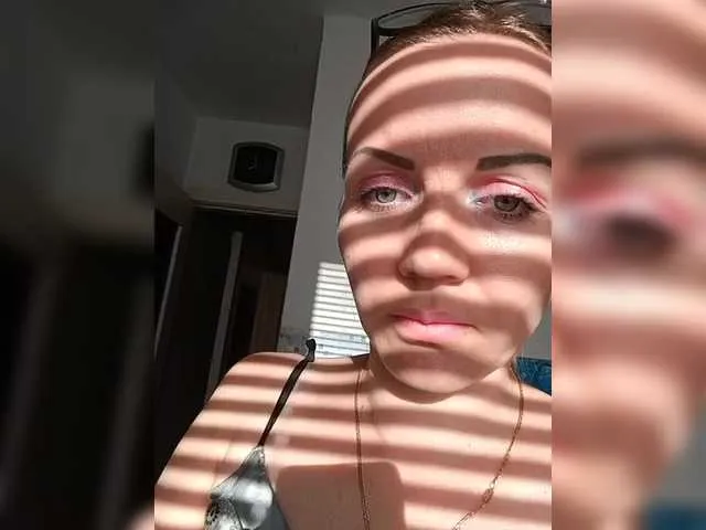 MiaLiaHot free chat on liveonude Image 11