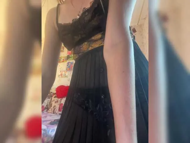 MiaLiaHot free chat on liveonude Image 18