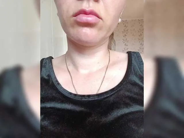 MiaLiaHot free chat on liveonude Image 2