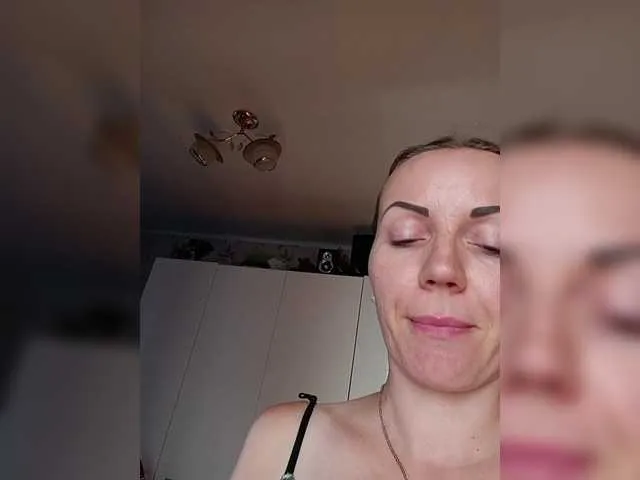 MiaLiaHot free chat on liveonude Image 9