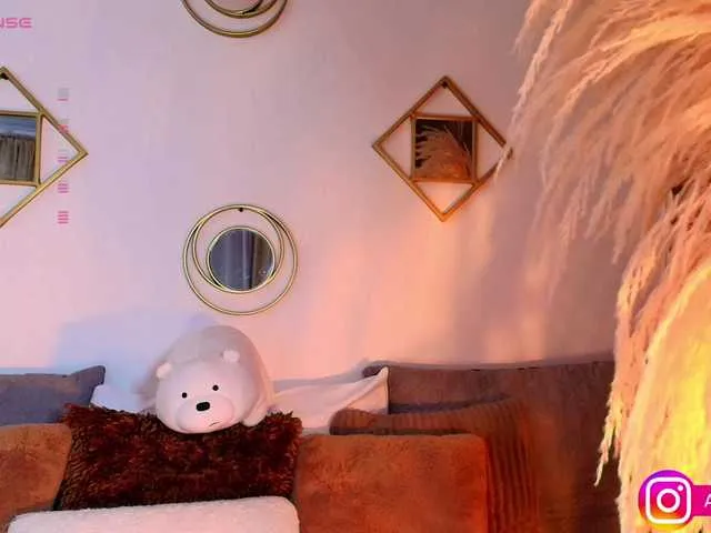 DiamondJo free chat on liveonude Image 14