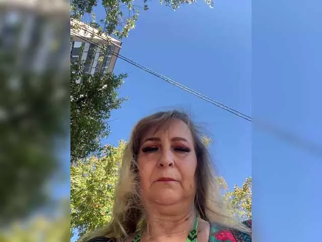 xunybany free chat on liveonude Image 17