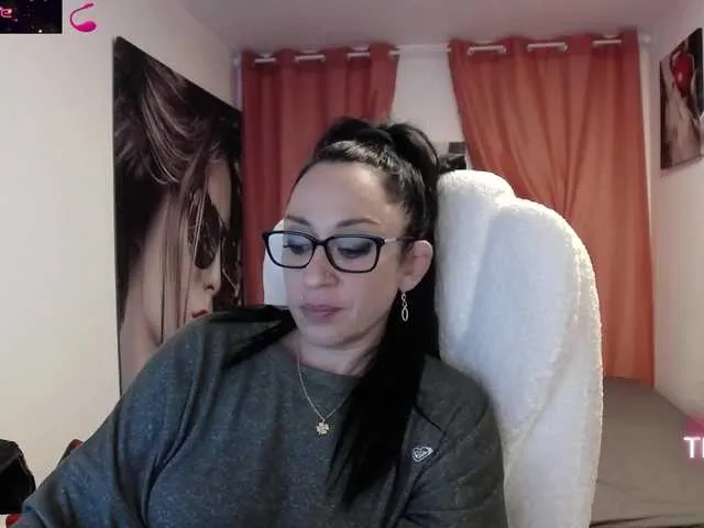 izelevans free chat on liveonude Image 2