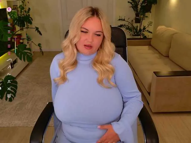 hold-me-tight free chat on liveonude Image 12