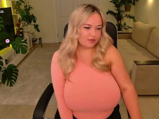 hold-me-tight free chat on liveonude Image 15