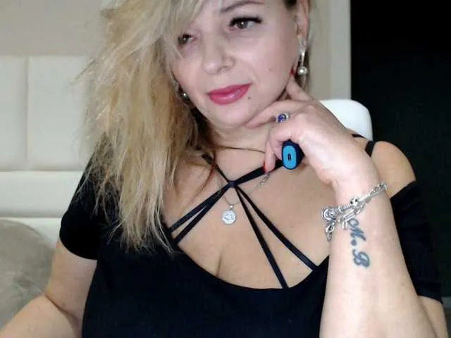 aniutkamau free chat on liveonude