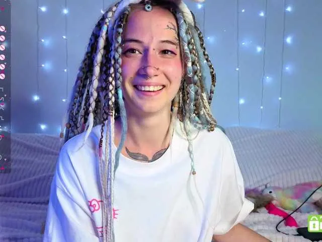 MiaLiaHot free chat on liveonude Image 10