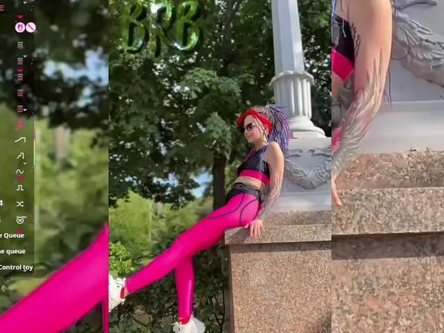 MiaLiaHot free chat on liveonude Image 14