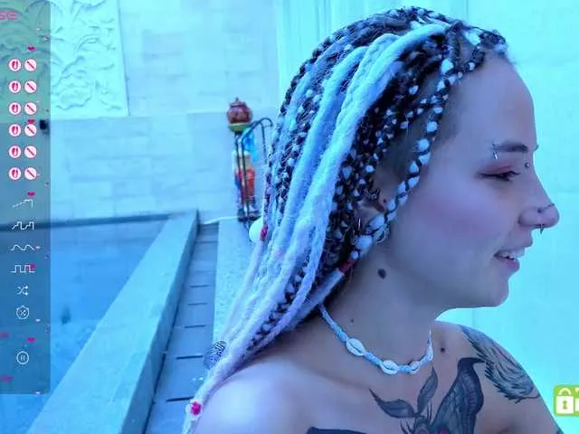 MiaLiaHot free chat on liveonude Image 17