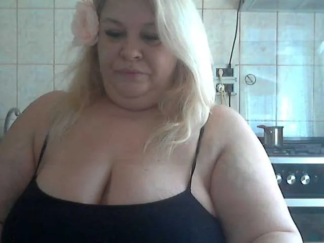 adri_gomez_1 free chat on liveonude Image 7