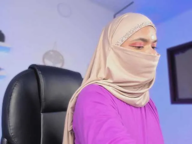 DiamondJo free chat on liveonude Image 2