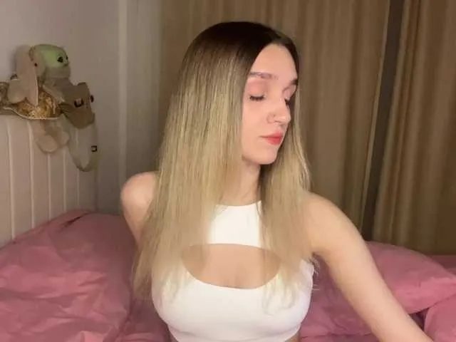 MiaLiaHot free chat on liveonude Image 2