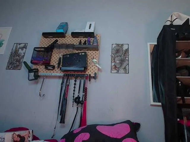 xunybany free chat on liveonude Image 17