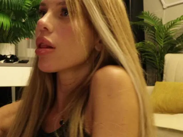 ftmbiggestclit free chat on liveonude Image 15