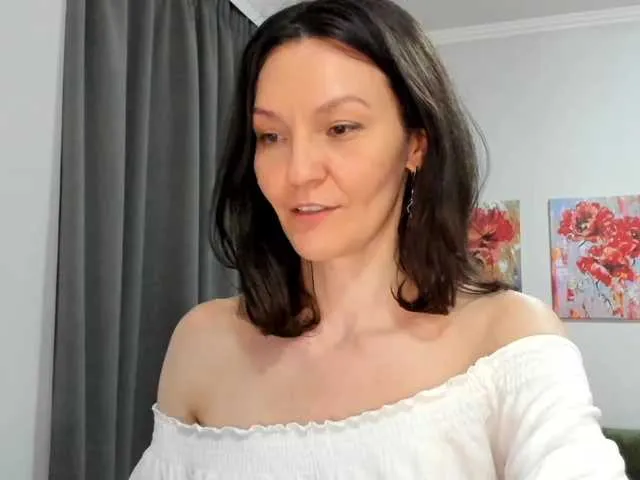 DiamondJo free chat on liveonude Image 2