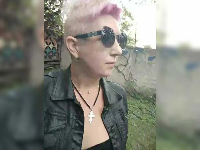 DiamondJo free chat on liveonude Image 19