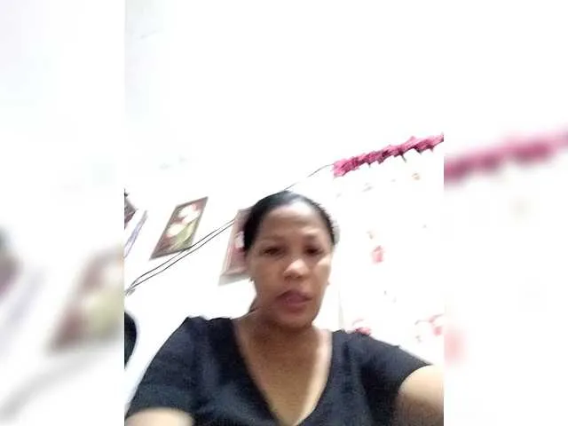 miaknox free chat on liveonude Image 10