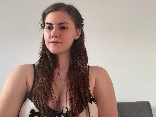 DiamondJo free chat on liveonude Image 2