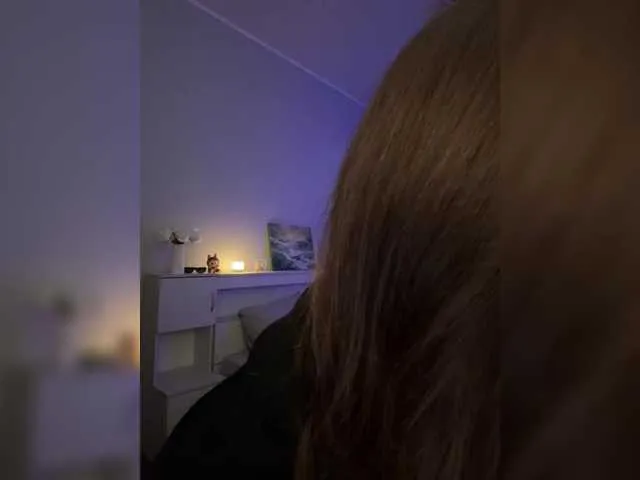 MiaLiaHot free chat on liveonude Image 10