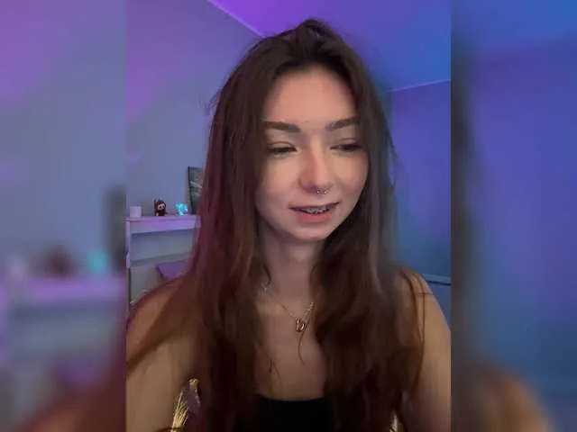 MiaLiaHot free chat on liveonude Image 5