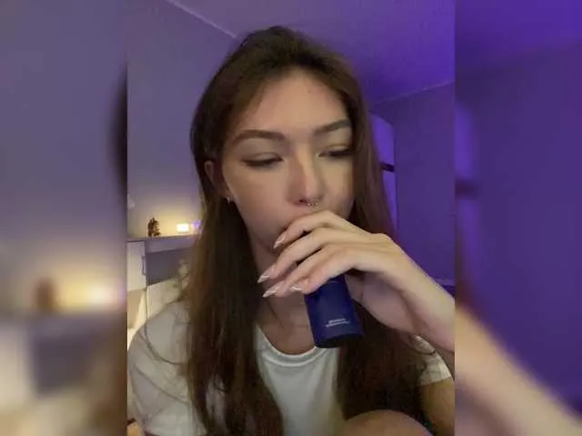 MiaLiaHot free chat on liveonude Image 6