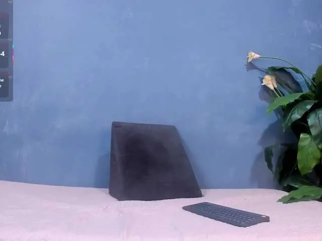 xunybany free chat on liveonude Image 3