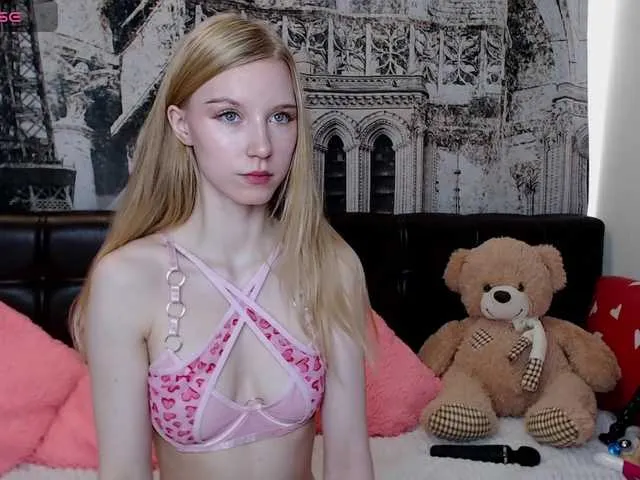 MiaLiaHot free chat on liveonude Image 8