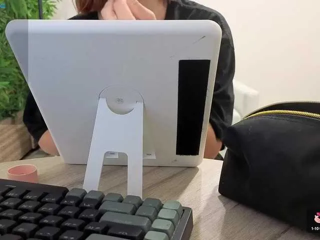 sexyblondebush free chat on liveonude Image 11