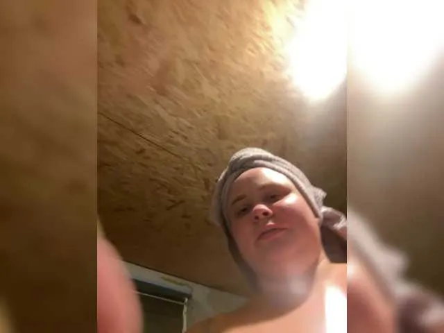 xunybany free chat on liveonude Image 2