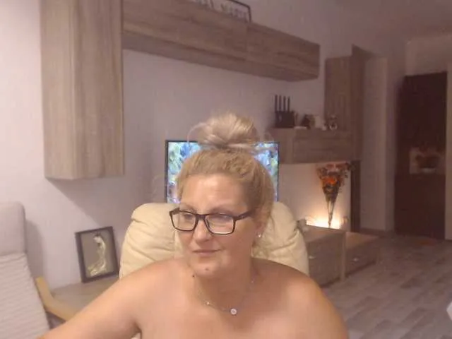 DiamondJo free chat on liveonude Image 2