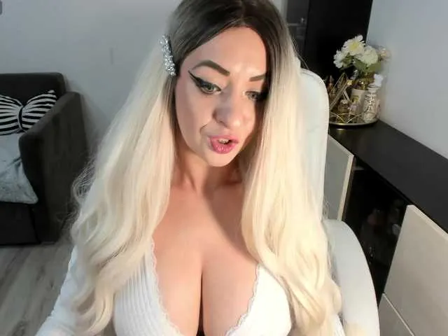 xunybany free chat on liveonude Image 2