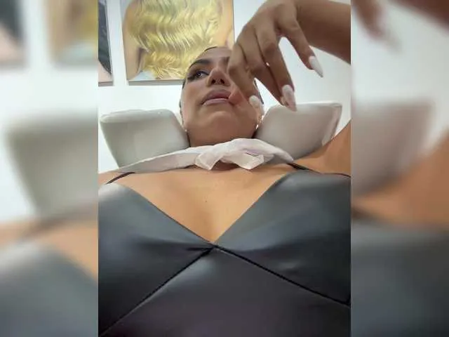 lory34 free chat on liveonude Image 3