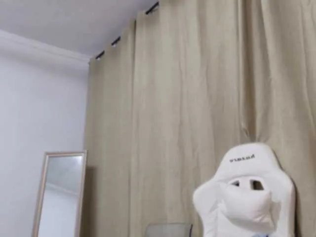 cardykambell free chat on liveonude Image 10