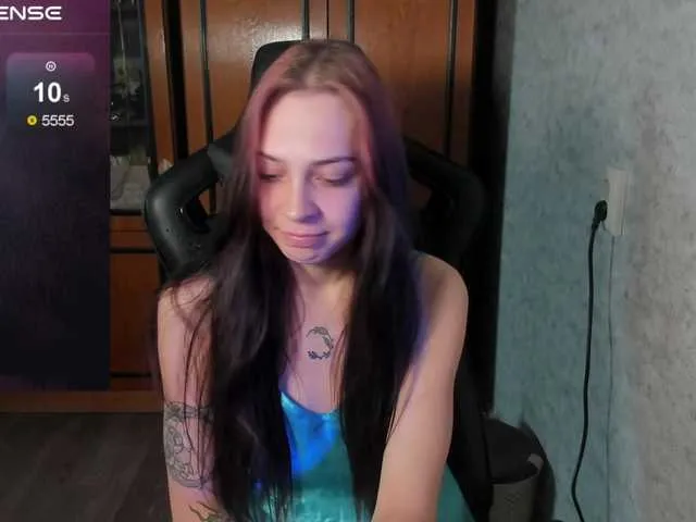 Emma-Frizea free chat on liveonude