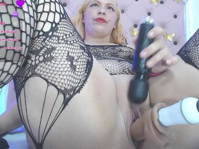 miaknox free chat on liveonude Image 2