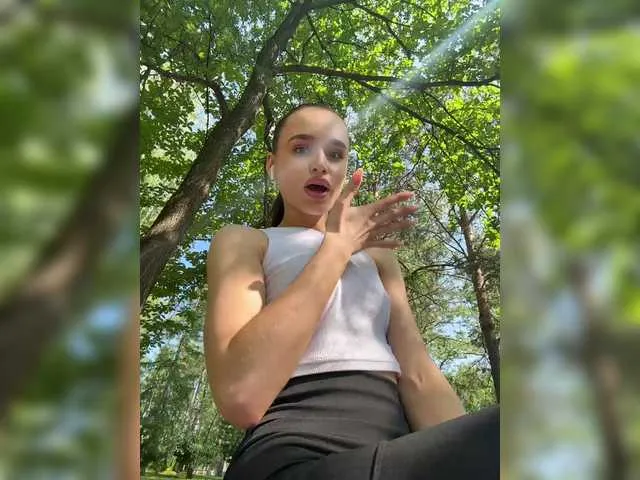 brilliantvictoria free chat on liveonude Image 2