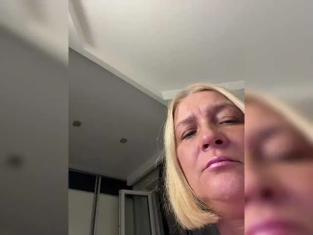 brilliantvictoria free chat on liveonude Image 10