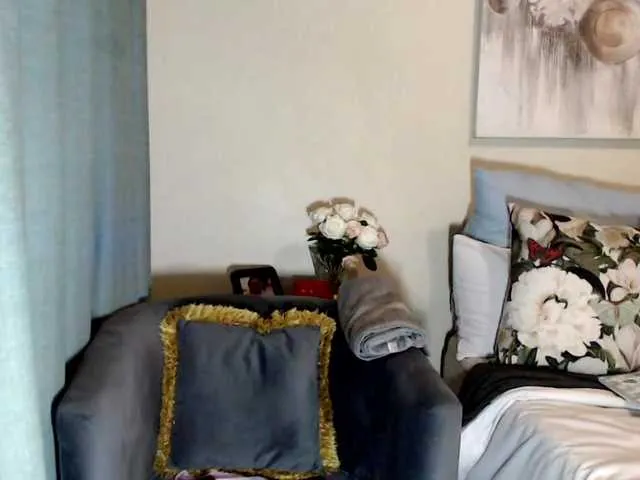 kyany_ free chat on liveonude Image 2