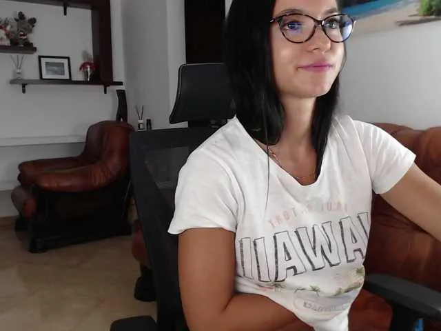 DiamondJo free chat on liveonude Image 2