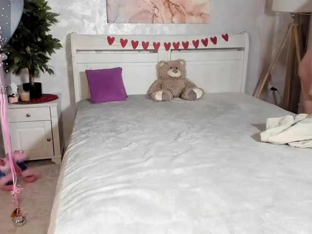 hi-eva7 free chat on liveonude