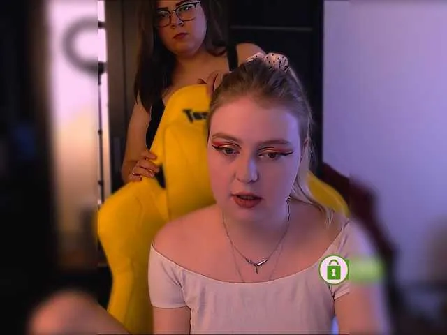 xunybany free chat on liveonude Image 19