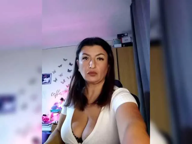 cardykambell free chat on liveonude Image 7